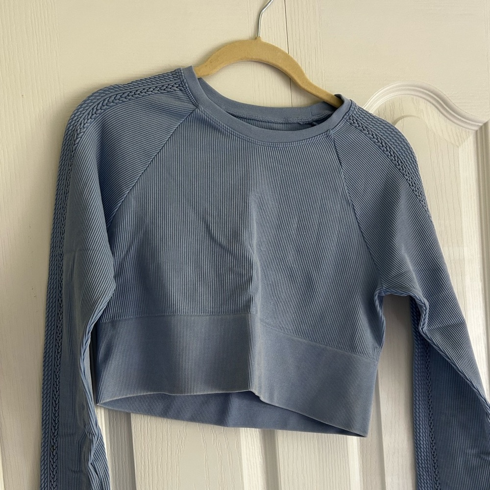 Blue aerie long sleeve workout top, great condition